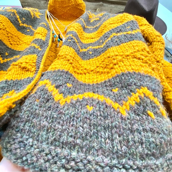 Stunning handcrafted wool sleeveless sweater/vest-cottage western/cowitchan vibe - Picture 6 of 10